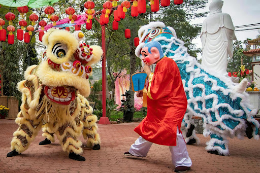 Potret Pertunjukkan Liong dan Barongsai